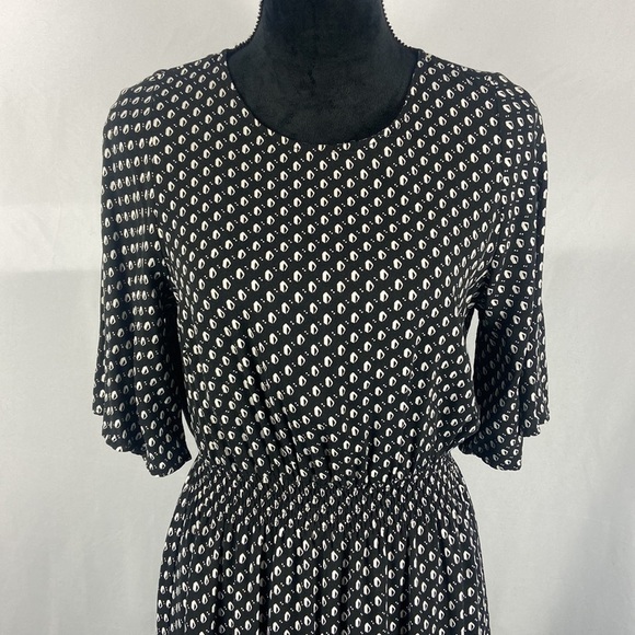 H&M Calf Length Black and White Patterned Dress with Elastic Waist - Picture 4 of 10